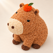 Rosen-Capybara mit Mandarine – Dekofigur in Karamell